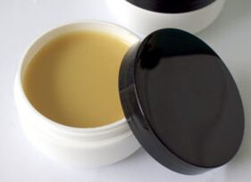 Ointment based on medicinal plants for the treatment of foot fungus